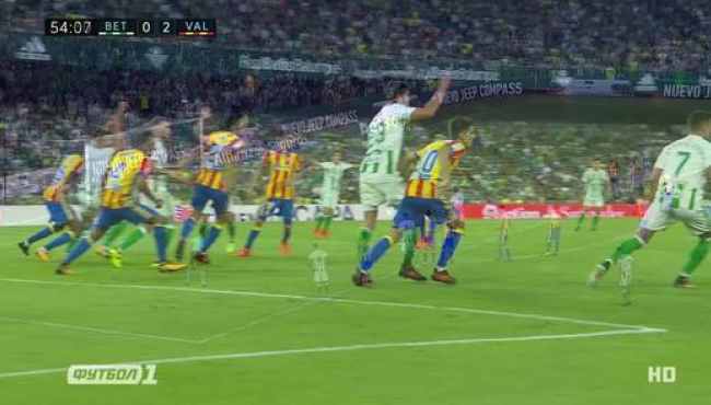 Валенсия выиграла сумасшедший матч у Бетиса и обогнала Реал: смотреть голы